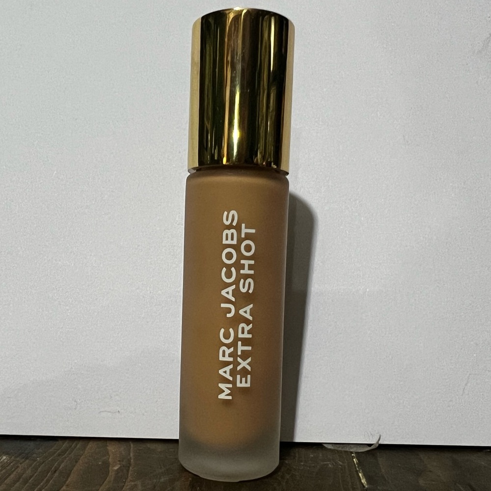 3/$40🤎 Marc Jacobs “Extra Shot” concealer
